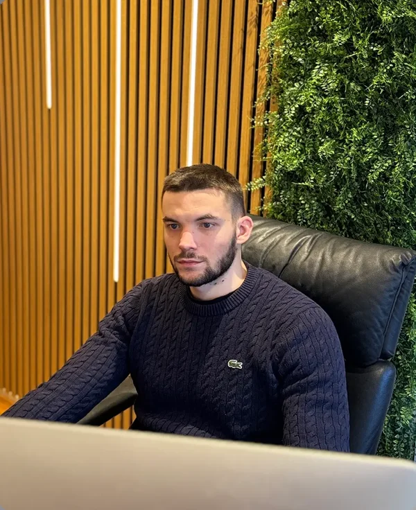 Alexander, founder of MonoConnect